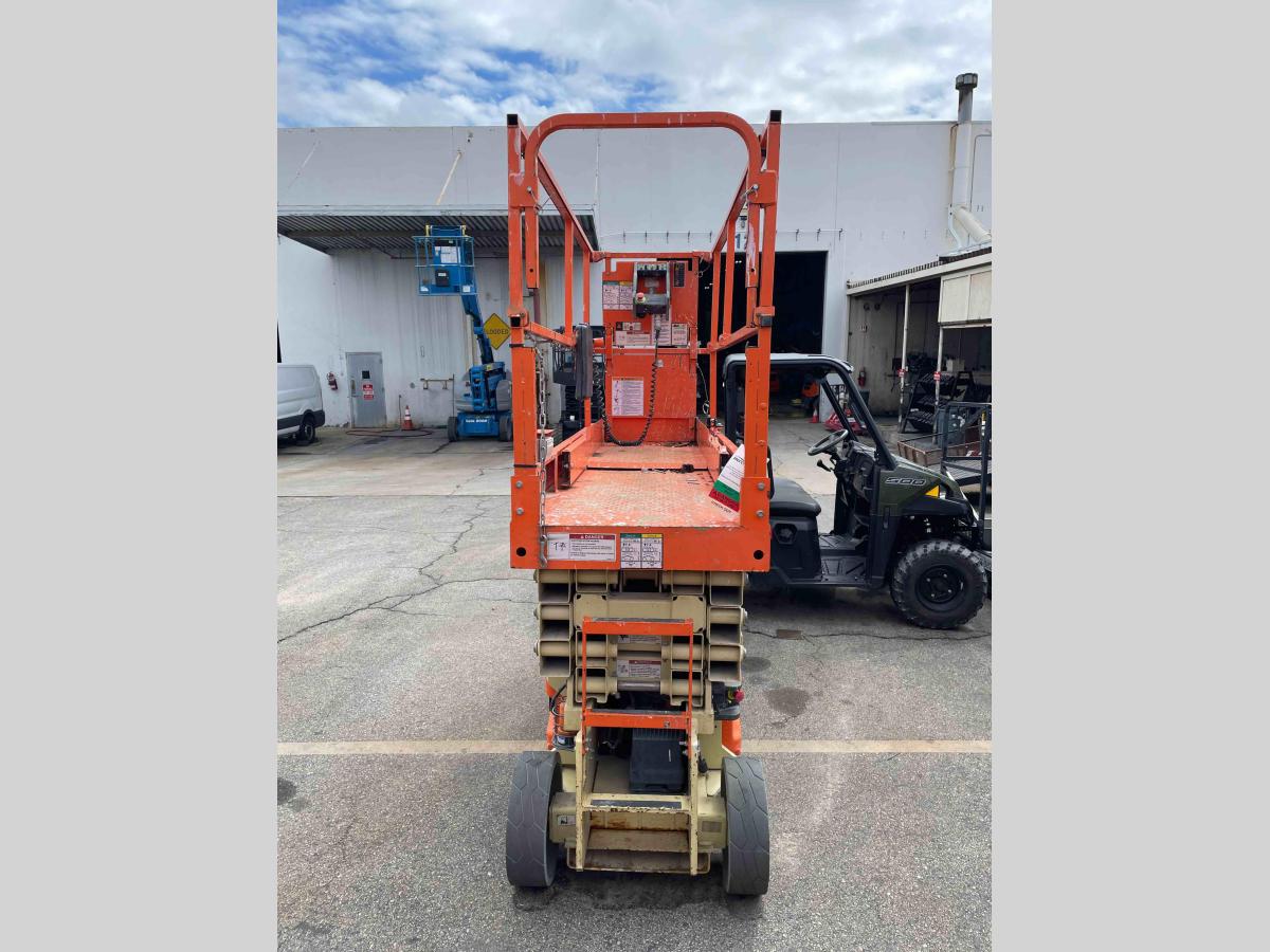 2017 JLG 2632ES