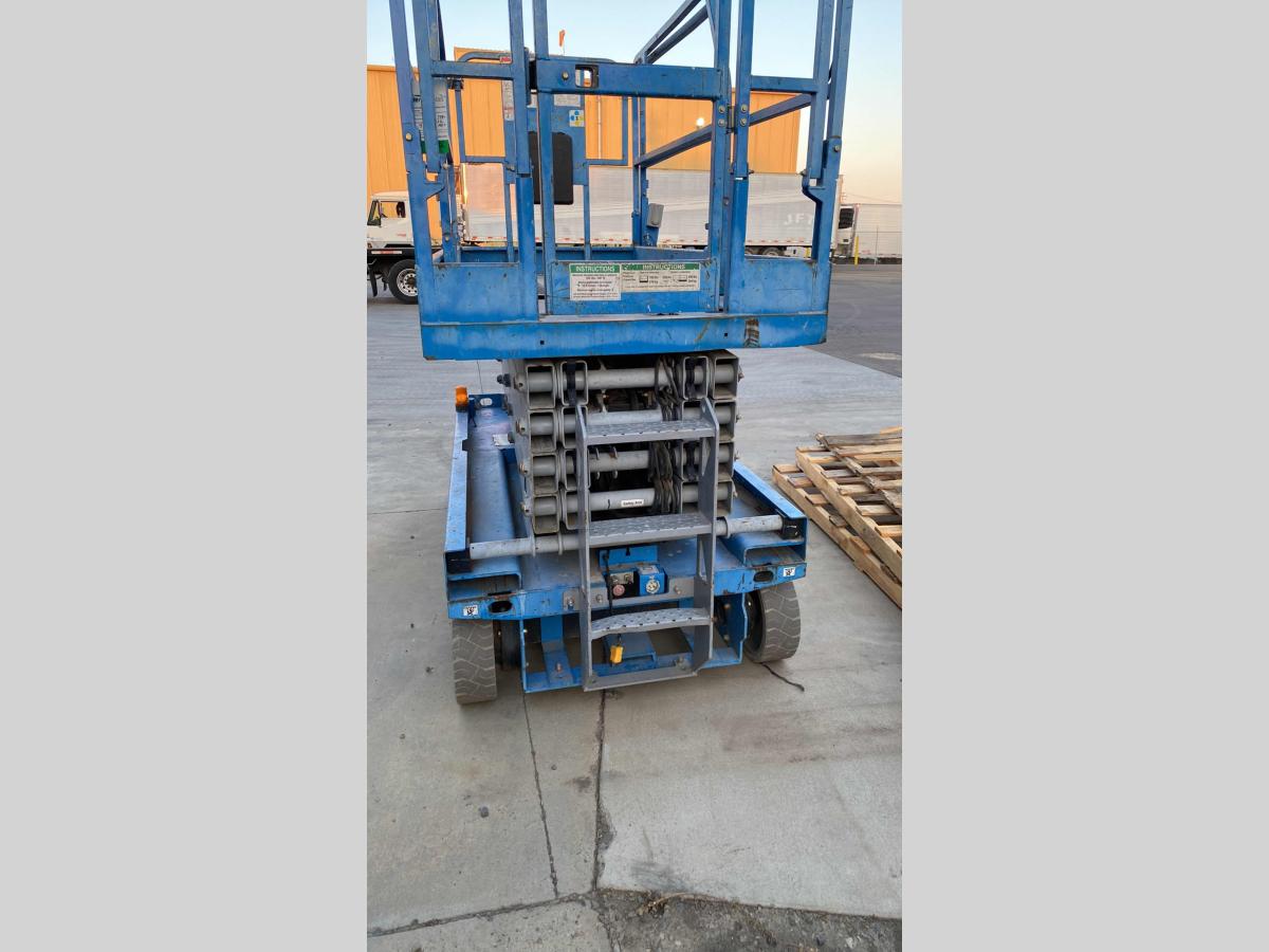 2015 Genie GS-3246
