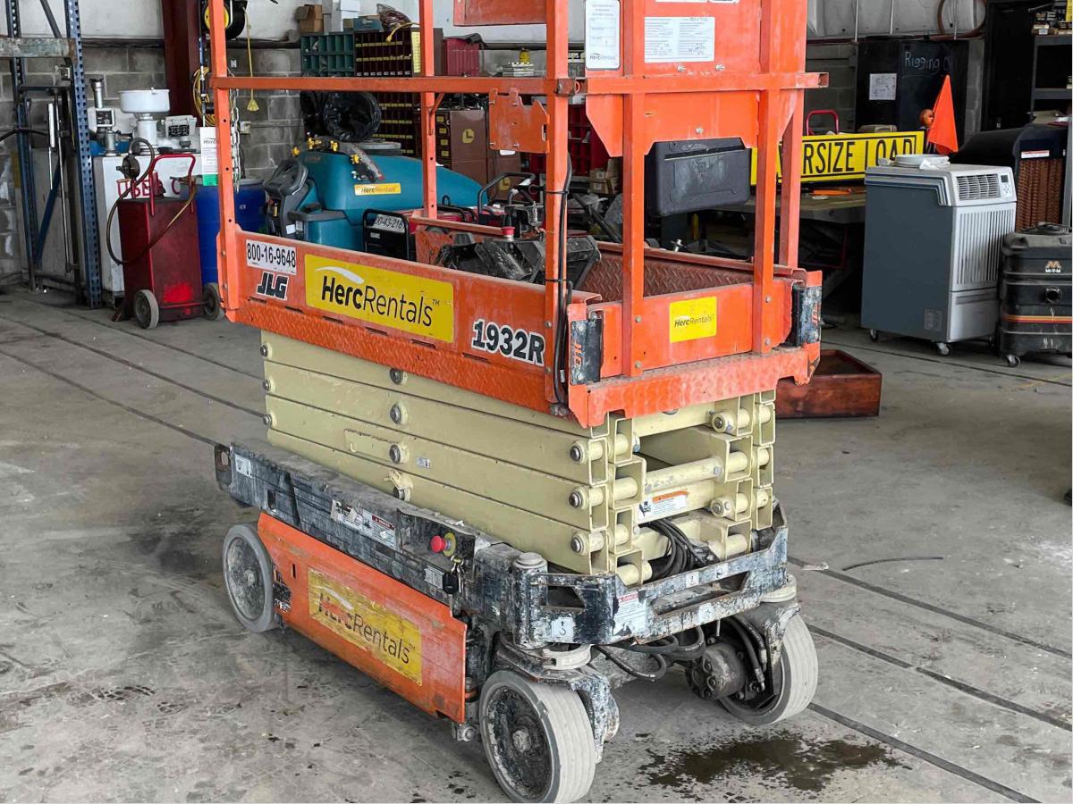 2017 JLG 1932R
