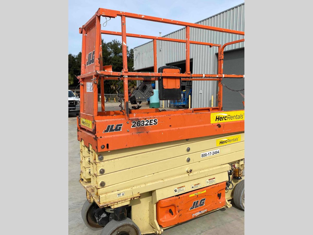 2017 JLG 2632ES