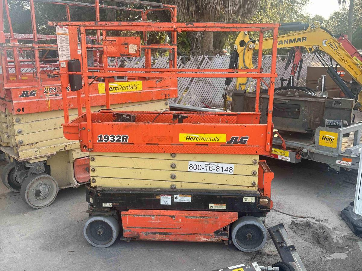 2017 JLG 1932R