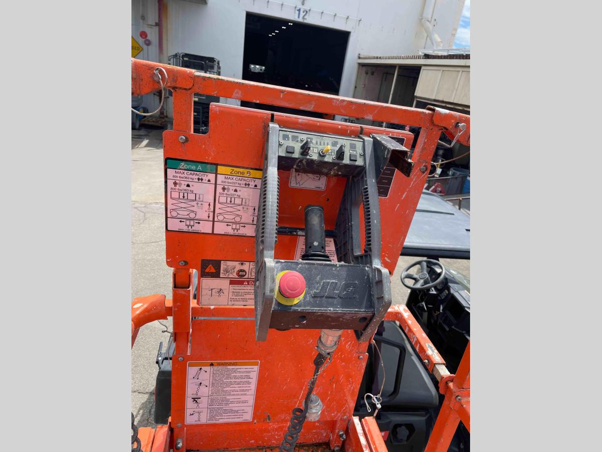 2017 JLG 2632ES
