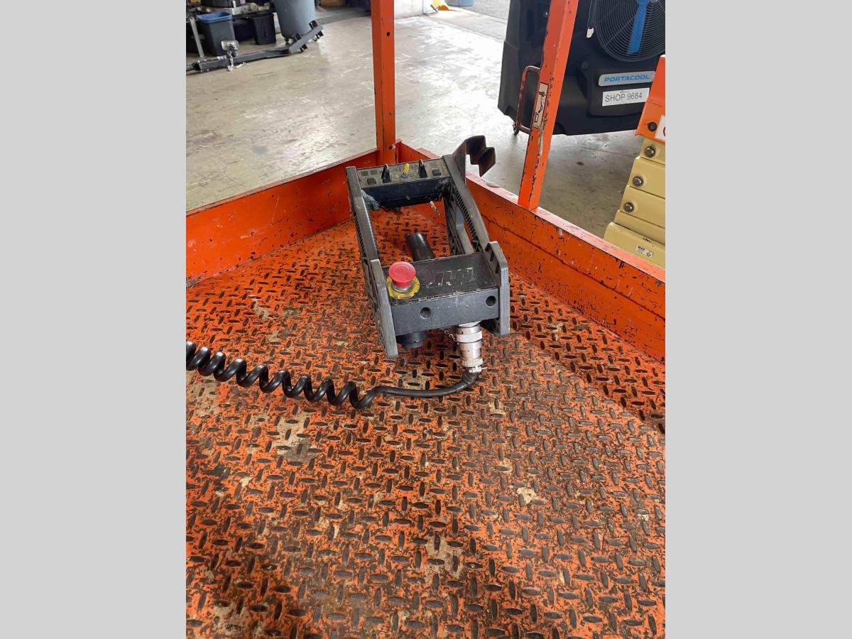 2016 JLG 3246ES
