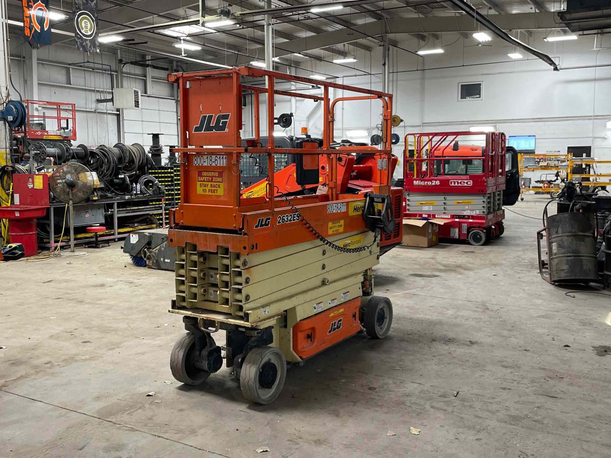 2017 JLG 2632ES
