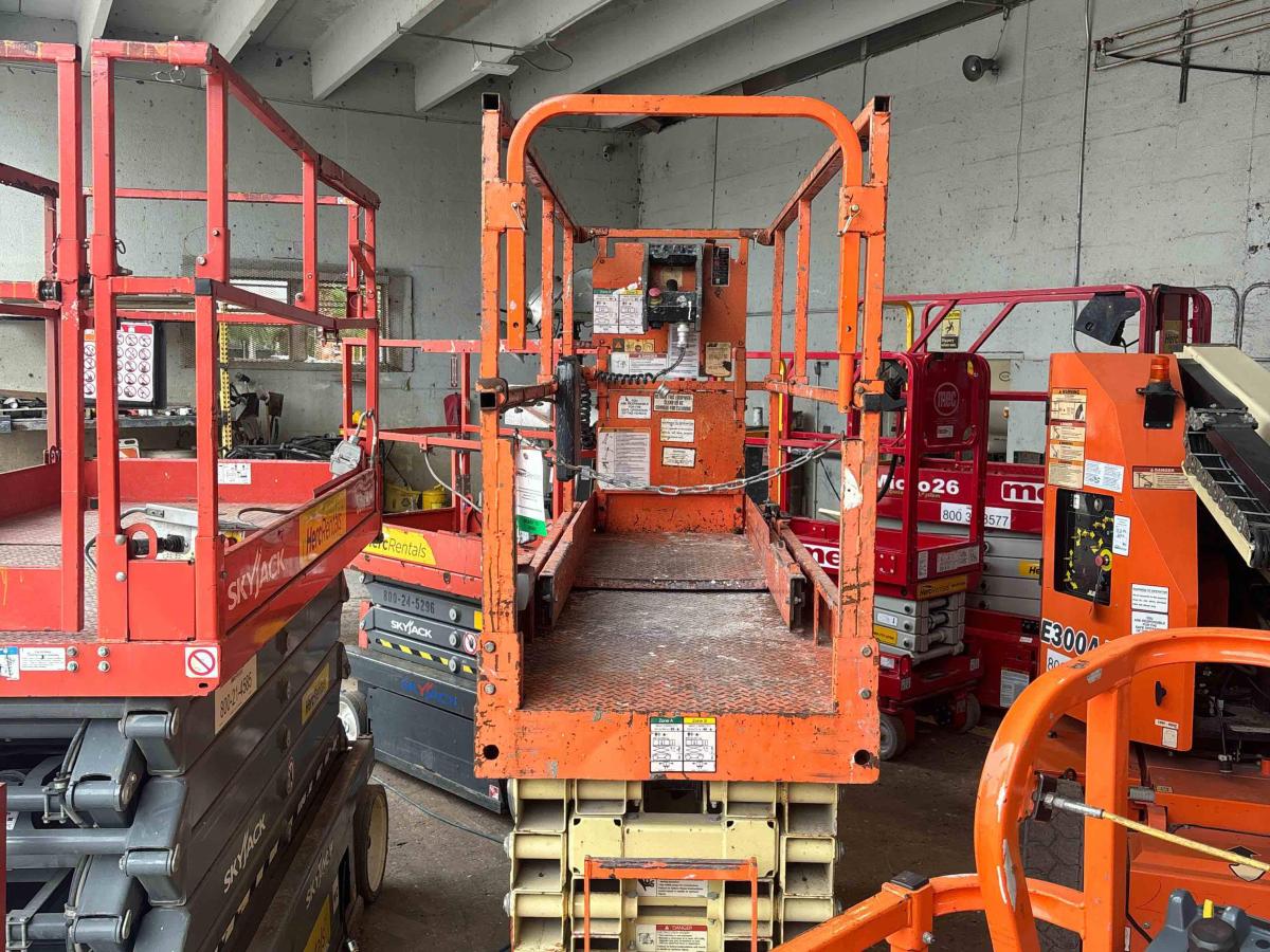 2016 JLG 2632ES