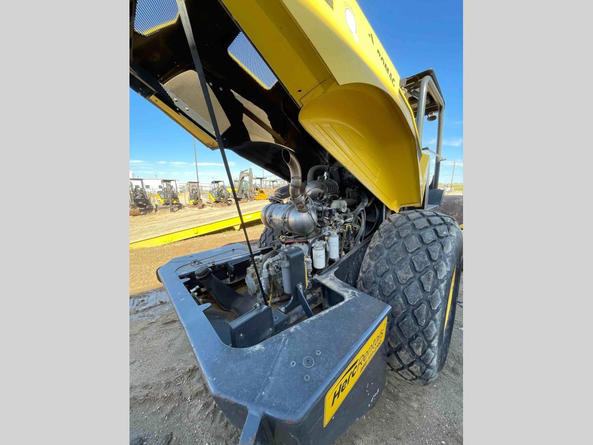 2017 BOMAG BW211D-5