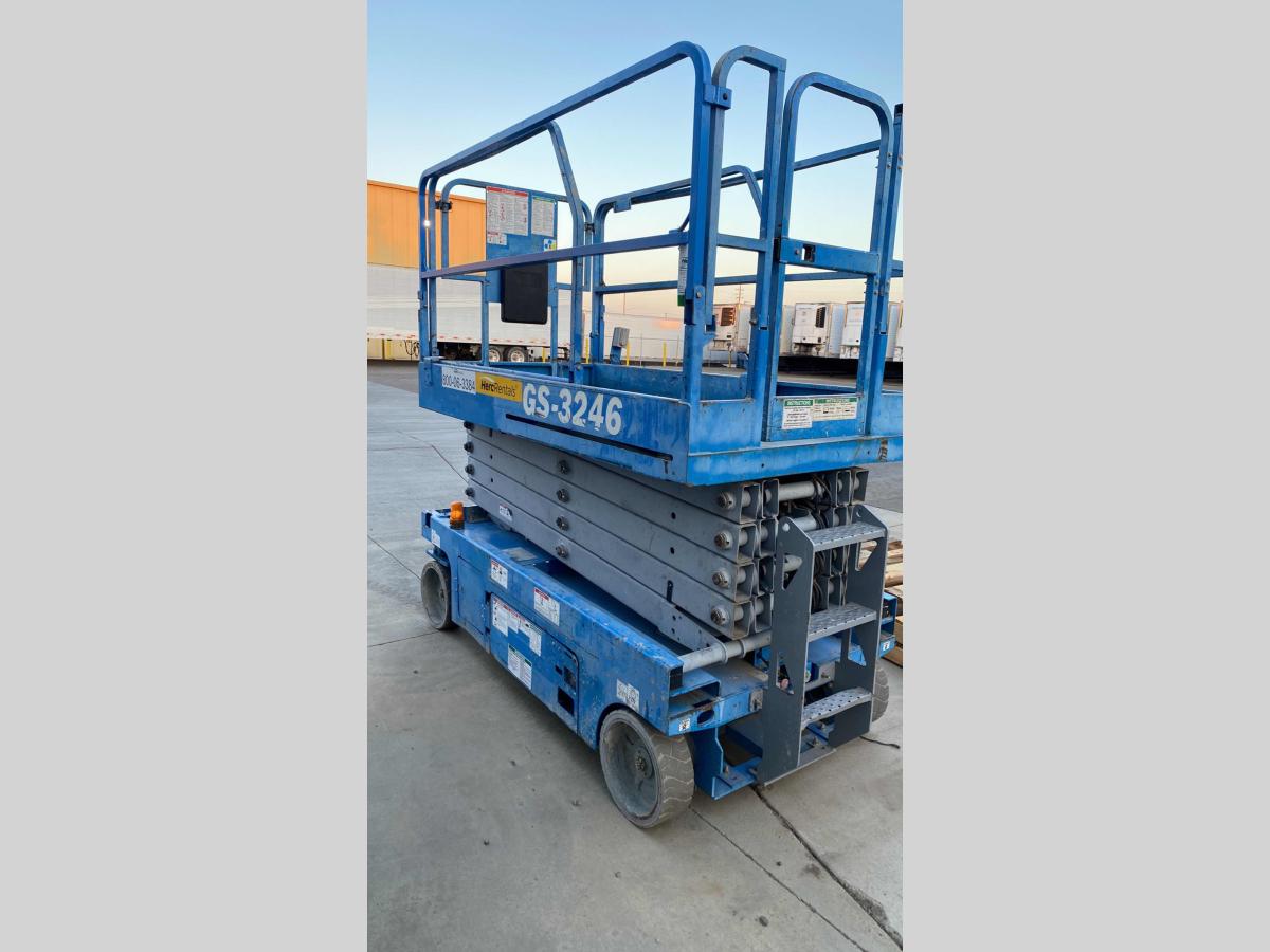 2015 Genie GS-3246