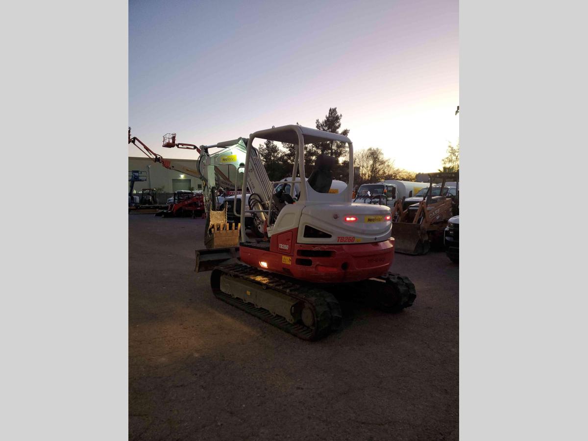 2017 Takeuchi TB260