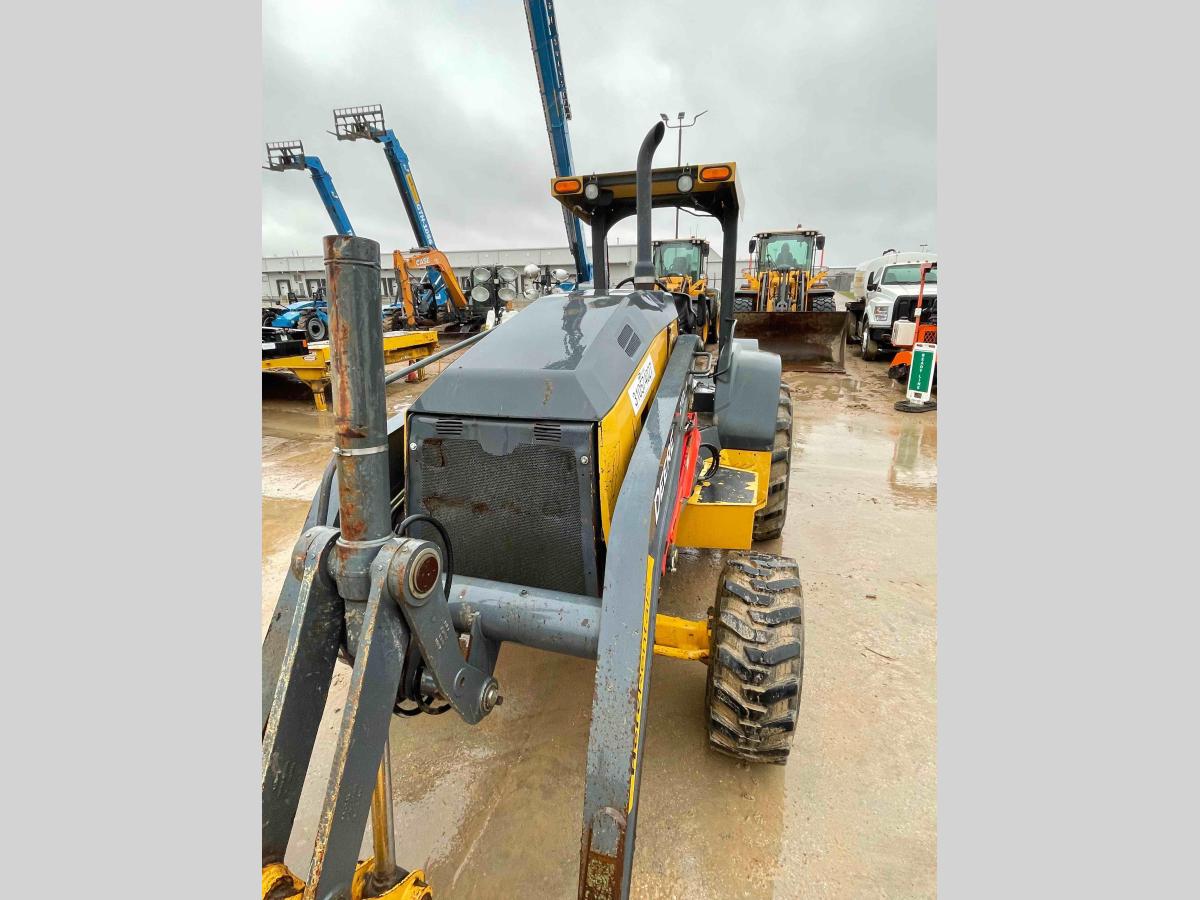 2015 John Deere 210L