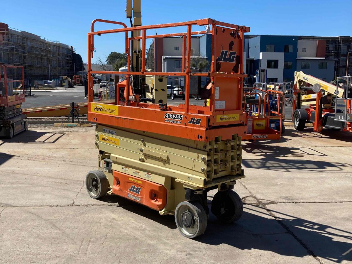 2017 JLG 2632ES