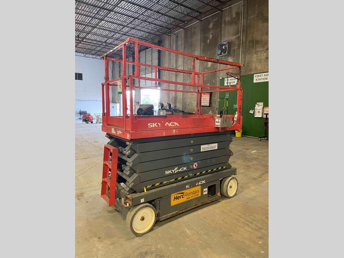2017 Skyjack SJ4740
