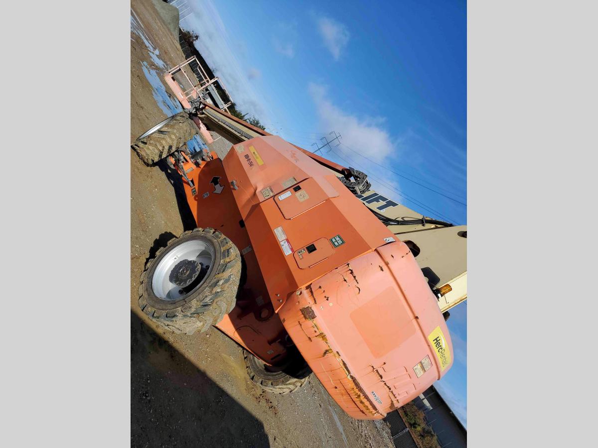 2014 JLG 800S