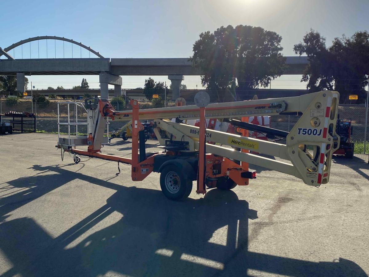 2017 JLG T500J-4