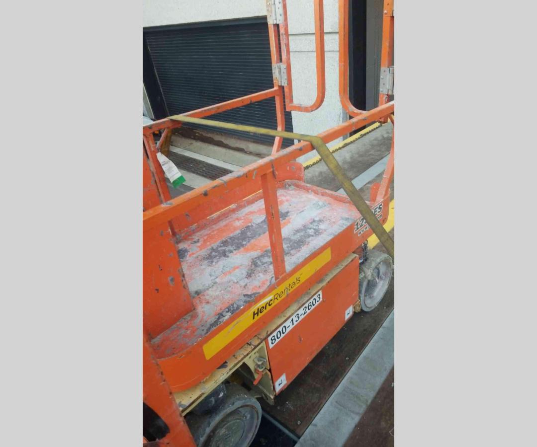 2016 JLG 1230ES