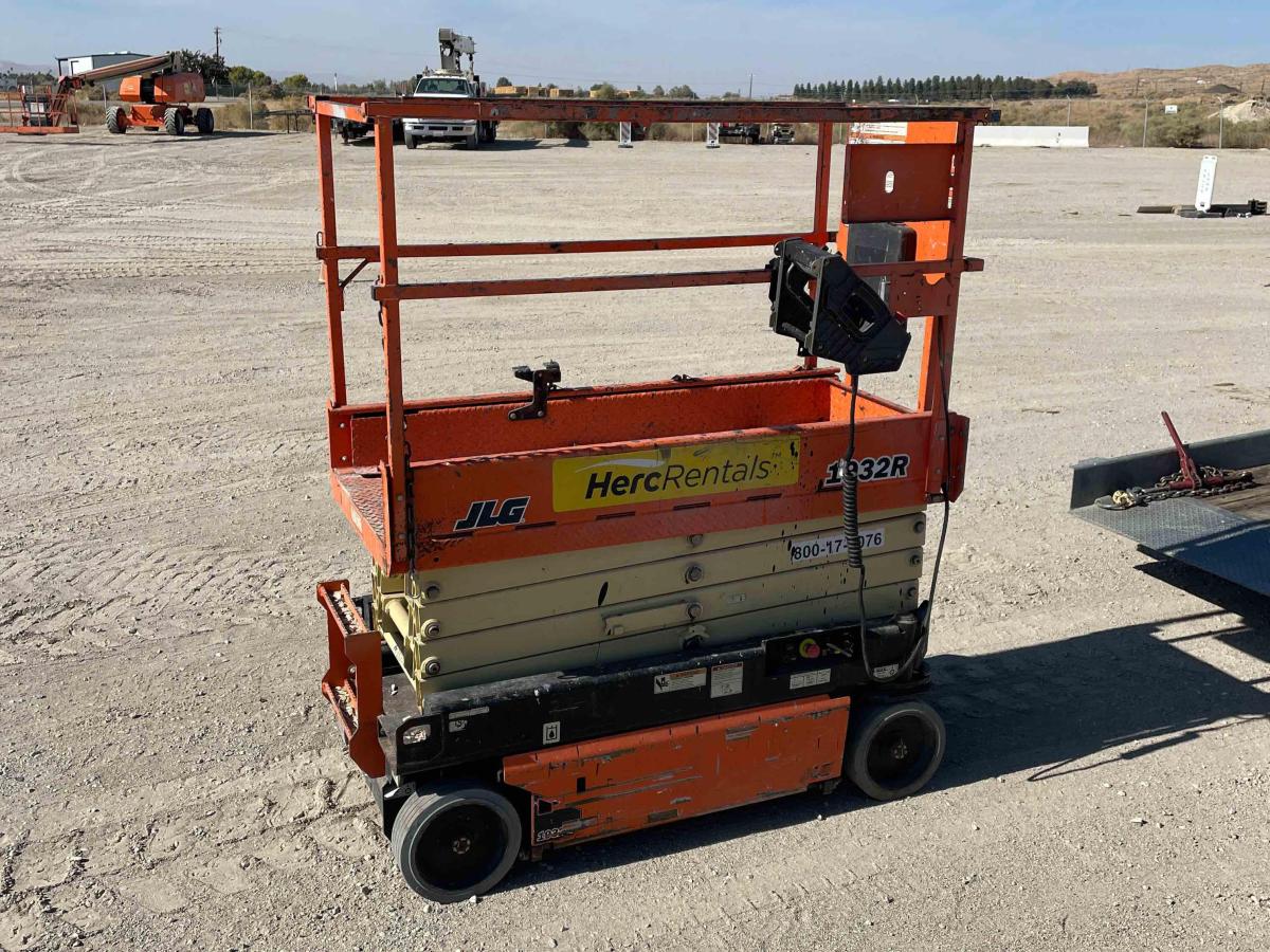 2017 JLG 1932R