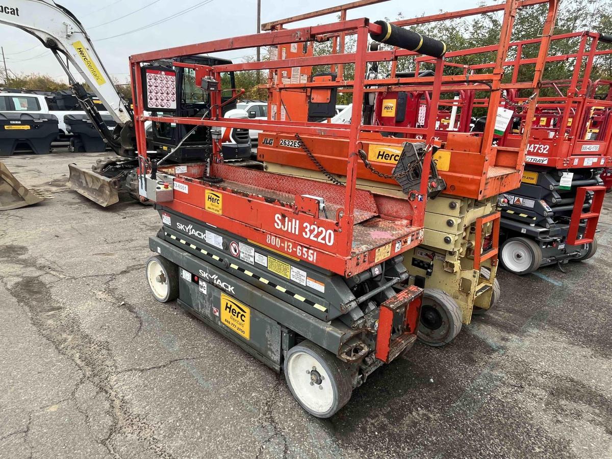 2017 Skyjack SJ-3220