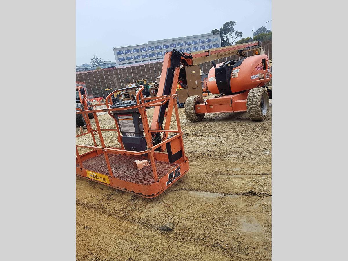 2014 JLG 600AJ