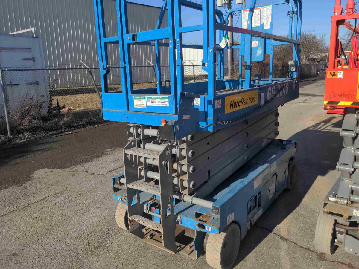 2017 Genie GS-3246