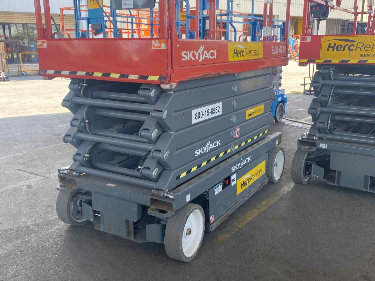 2017 Skyjack SJ4740