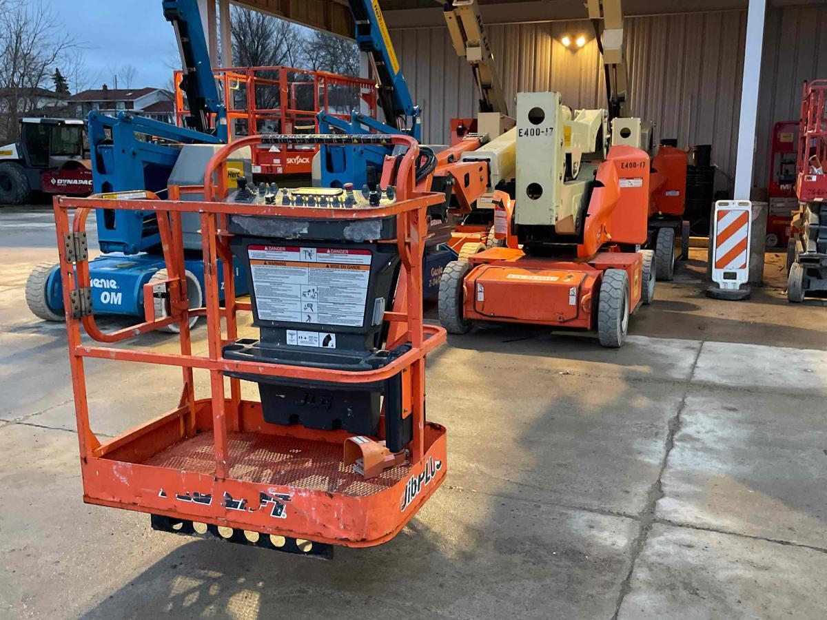 2014 JLG E400AJP-2