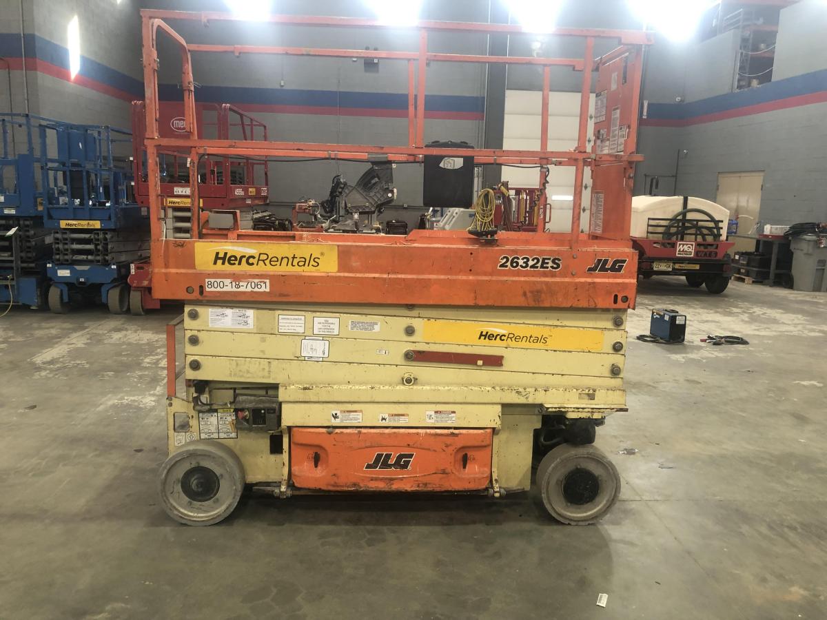 2017 JLG 2632ES