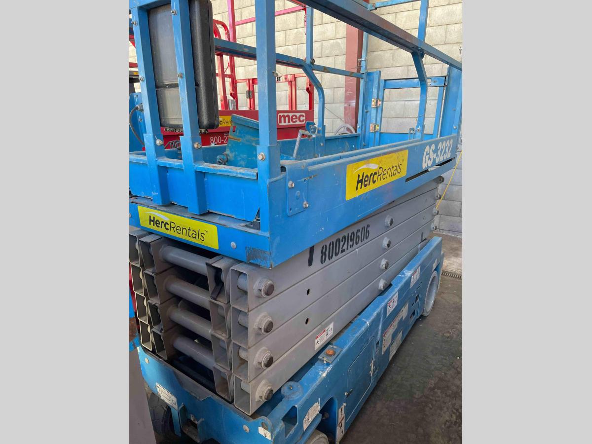 2018 Genie GS-3232