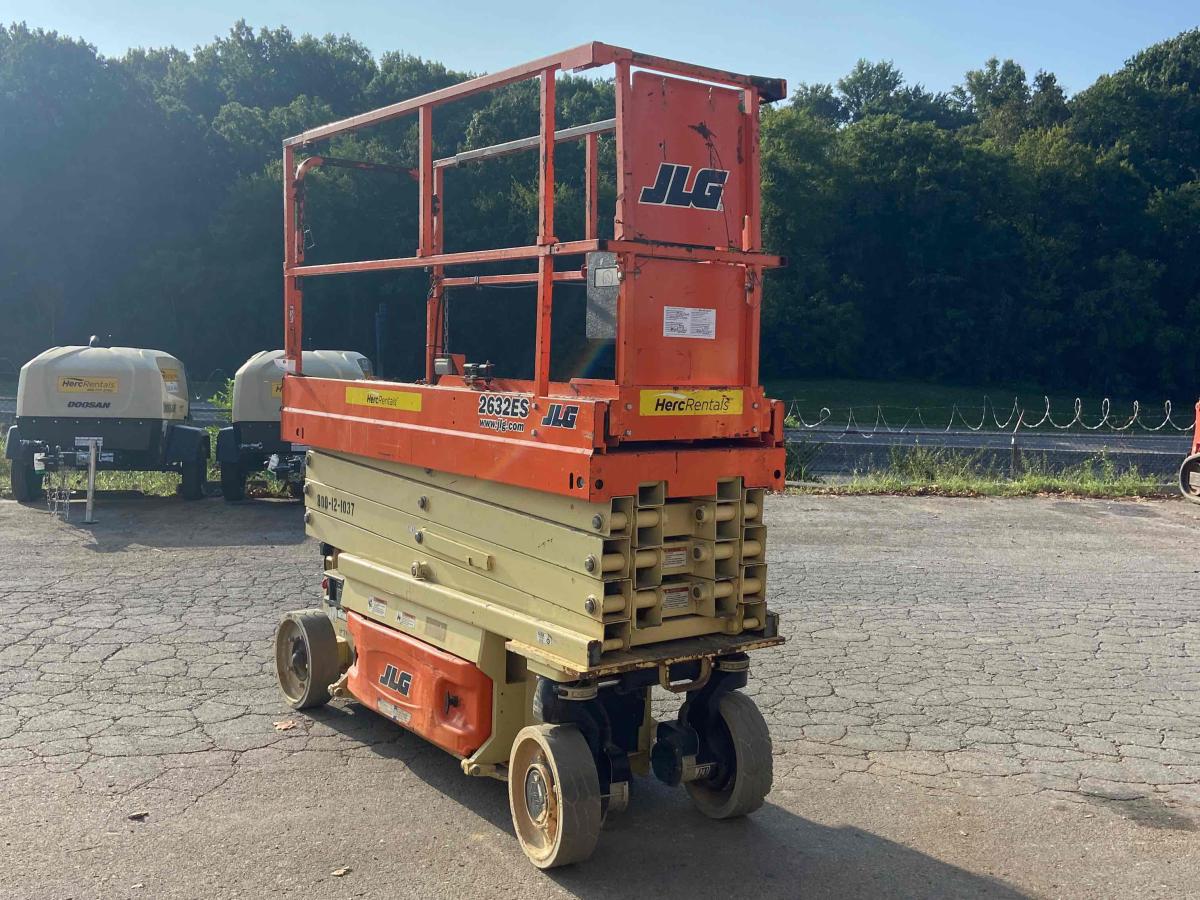 2016 JLG 2632ES