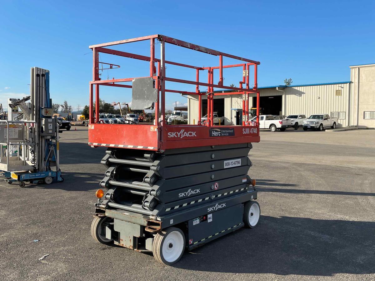 2017 Skyjack SJ4740