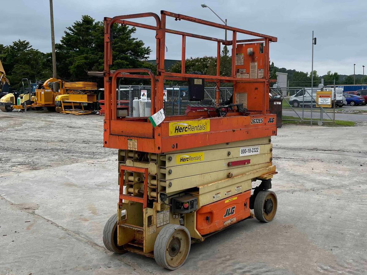 2017 JLG 2632ES