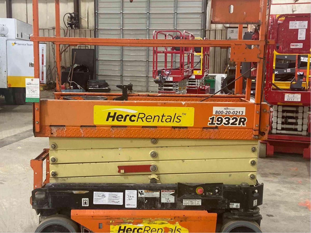 2018 JLG 1932R