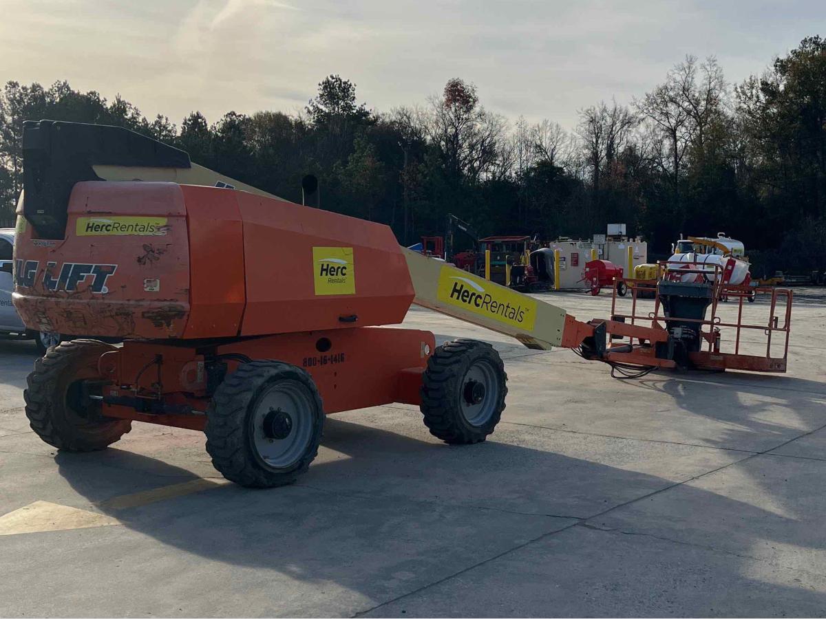 2017 JLG 660SJ