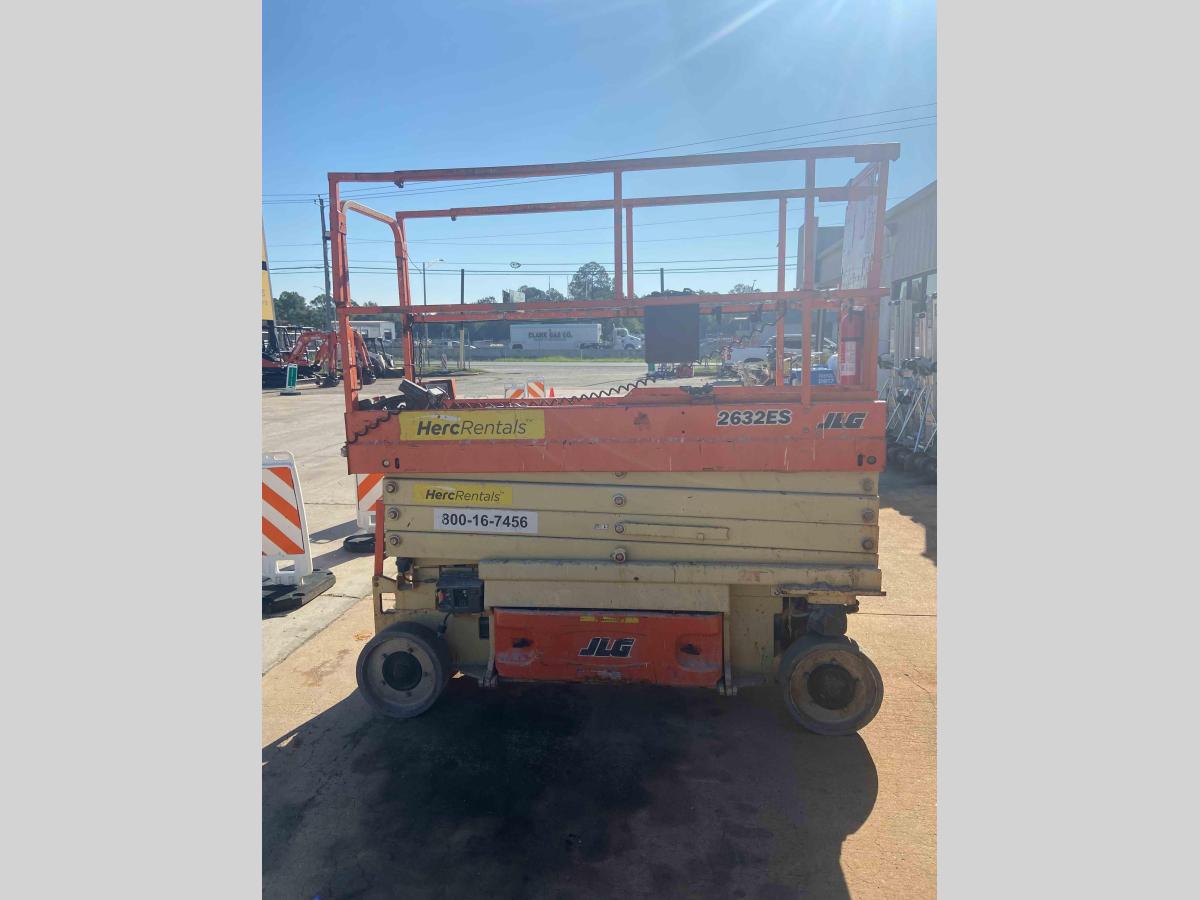 2017 JLG 2632ES