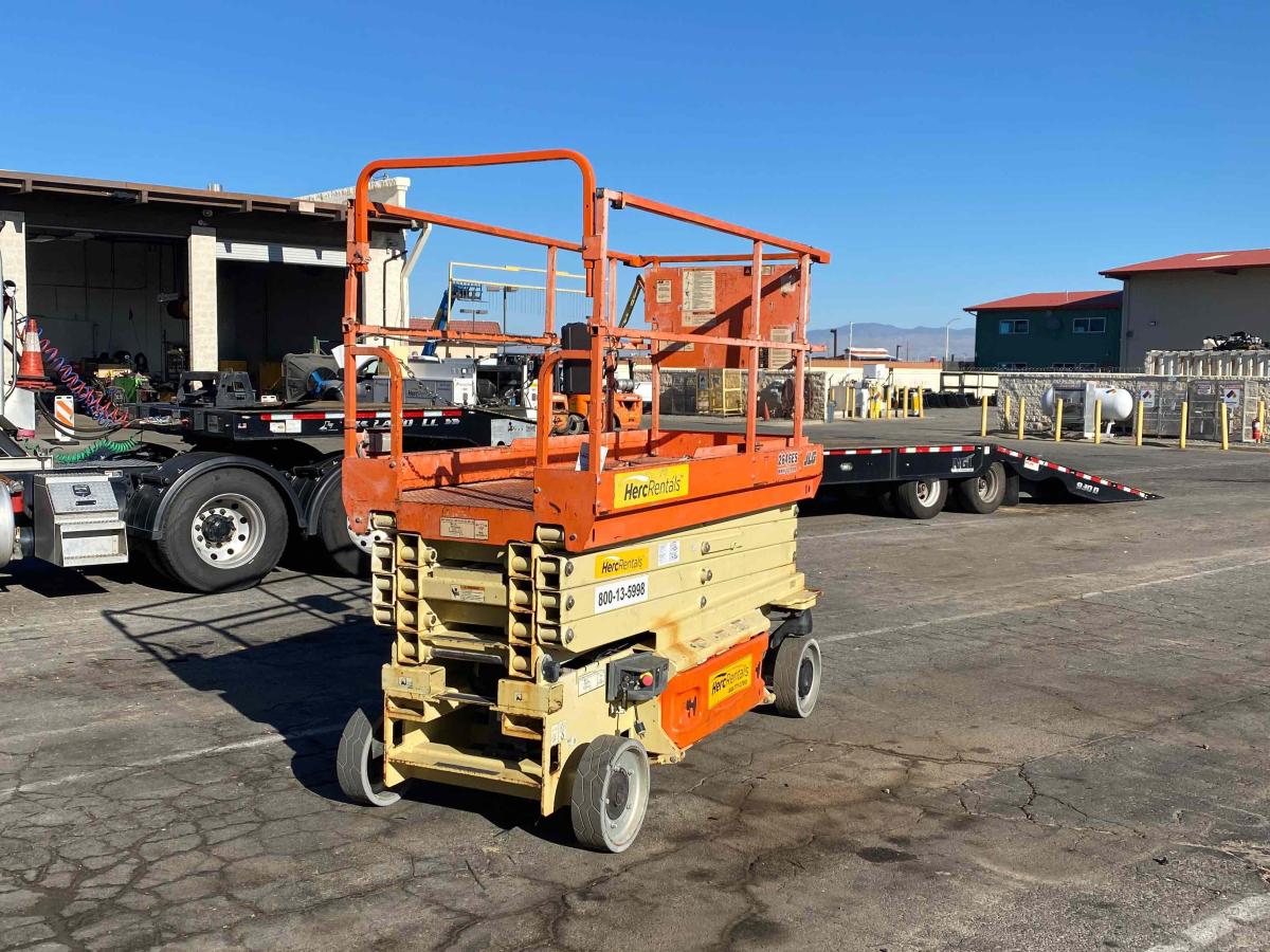2017 JLG 2646ES