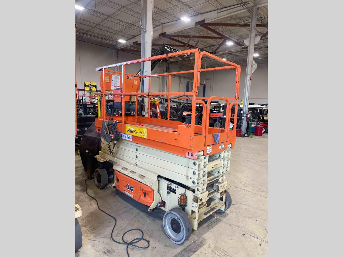 2015 JLG 3246ES