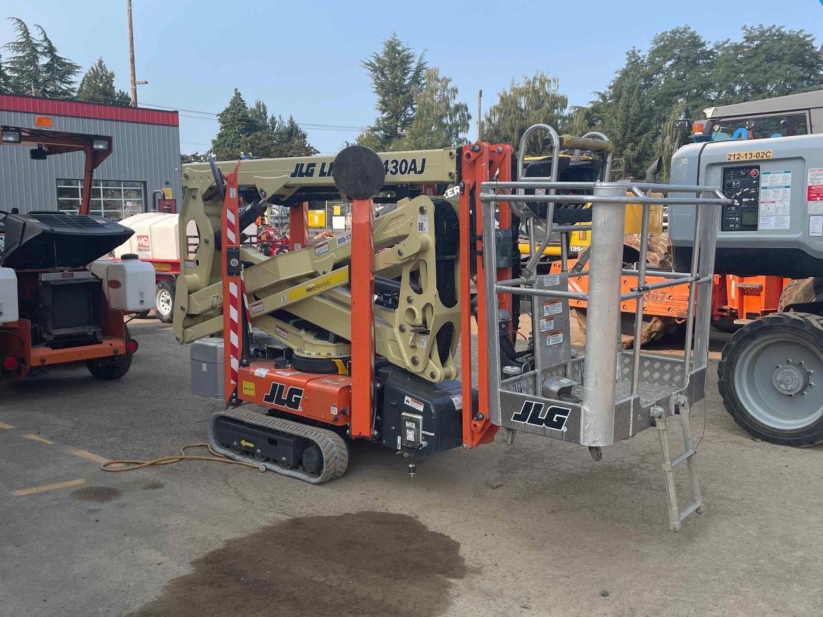 2017 JLG X430AJ