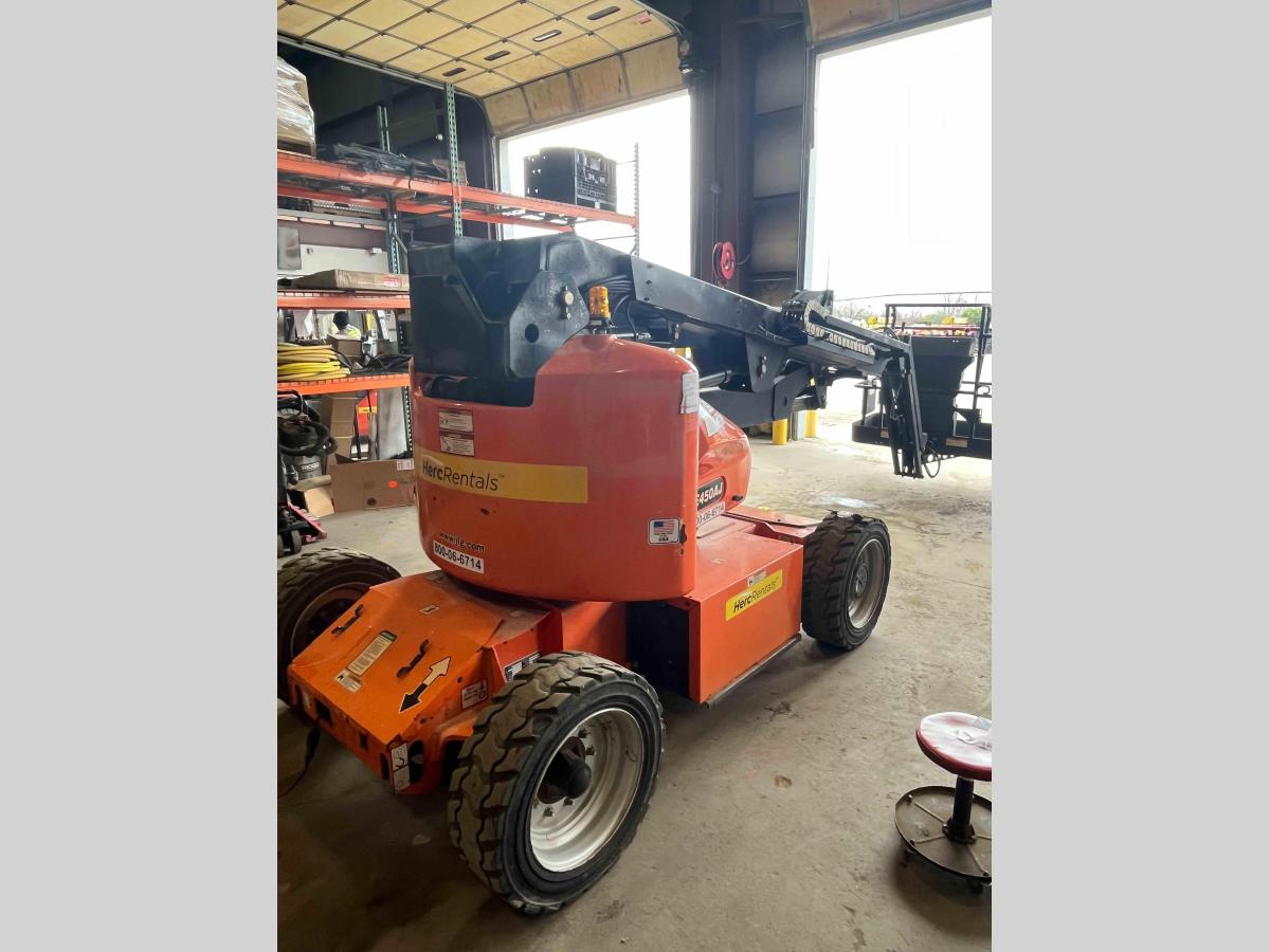 2015 JLG E450AJ-5