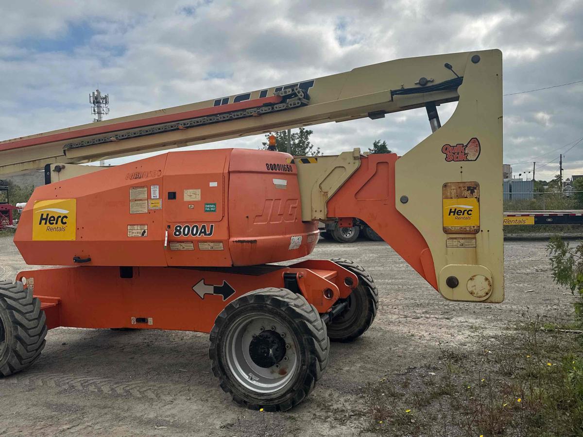 2014 JLG 800AJ
