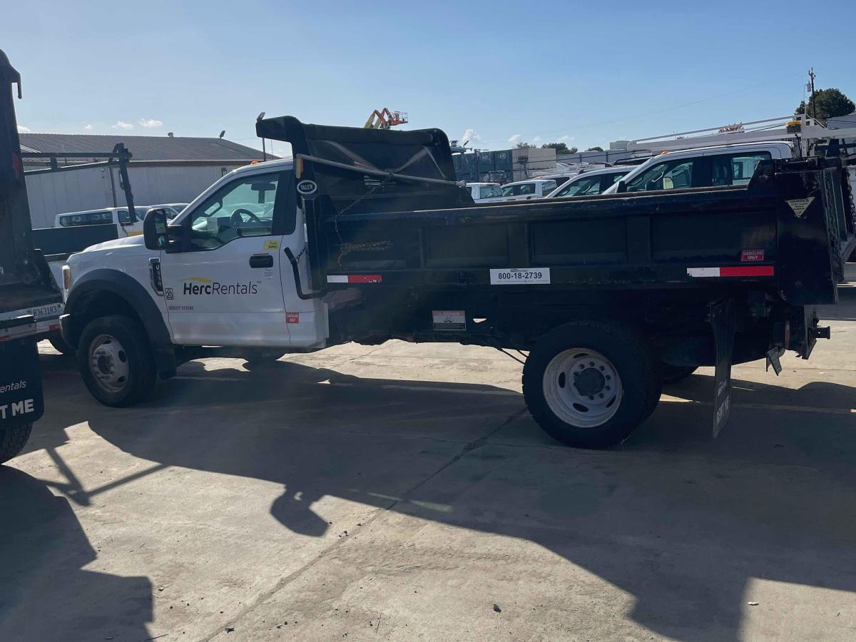 2017 Ford F550-1