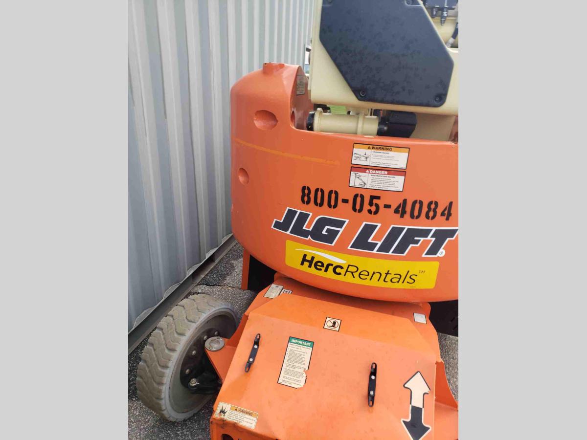2015 JLG E400AJPN-2