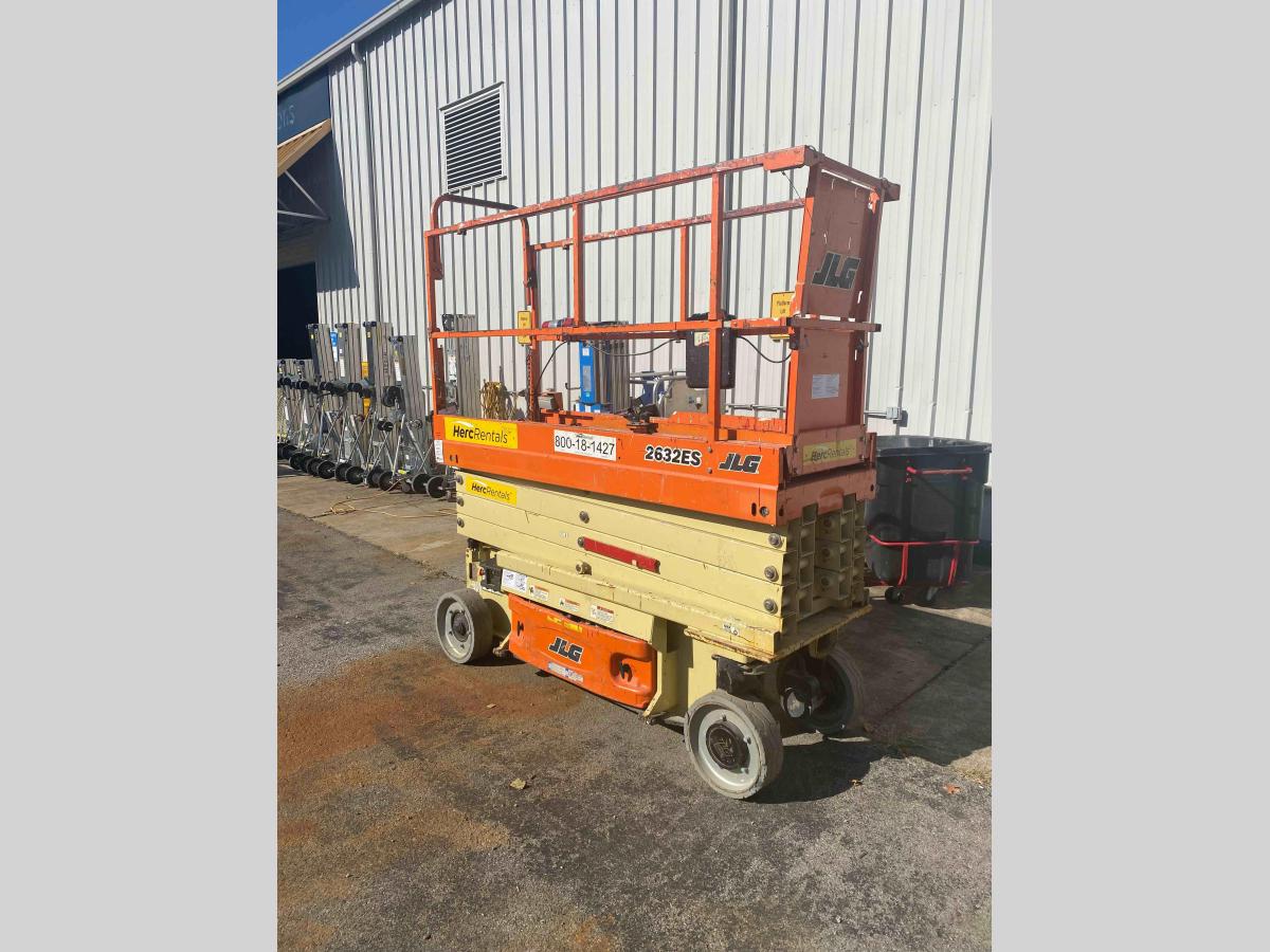 2017 JLG 2632ES
