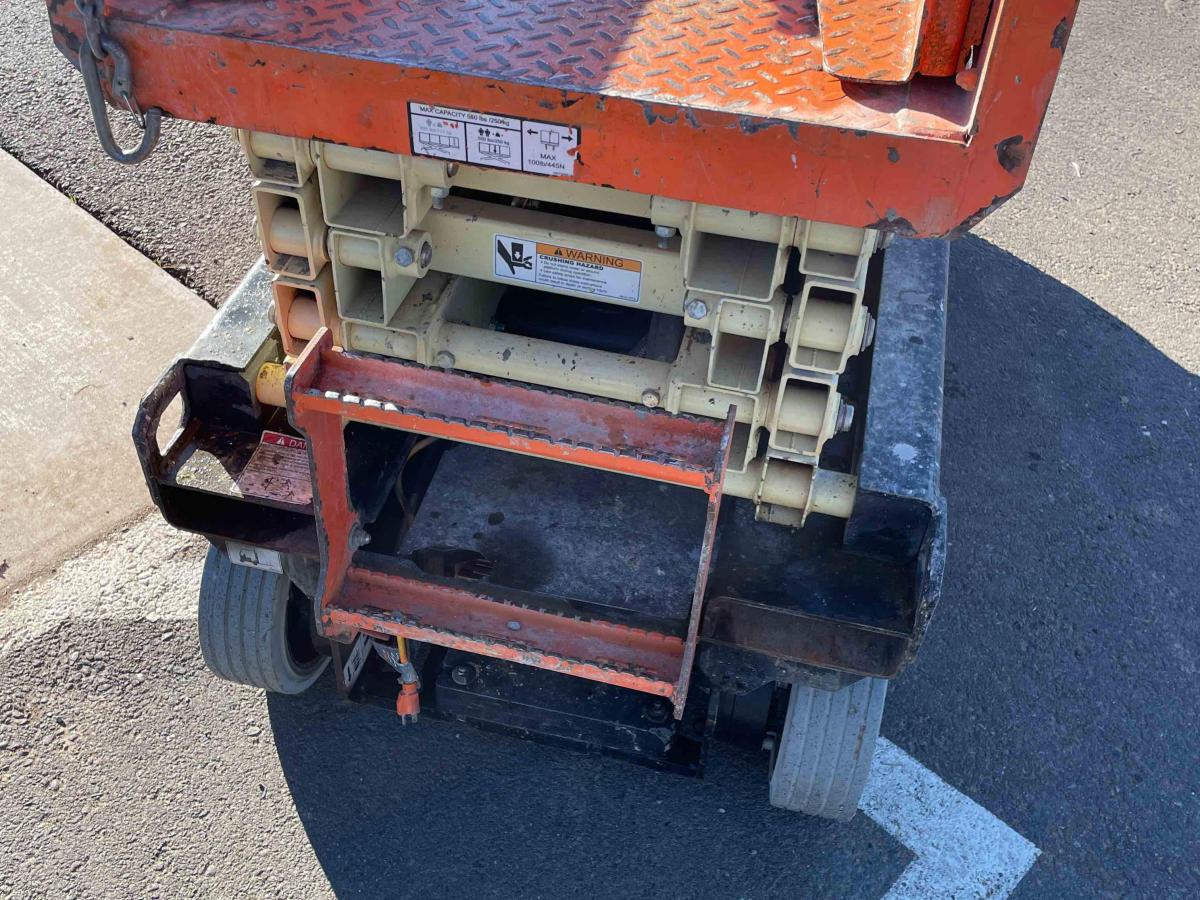 2017 JLG 1932R