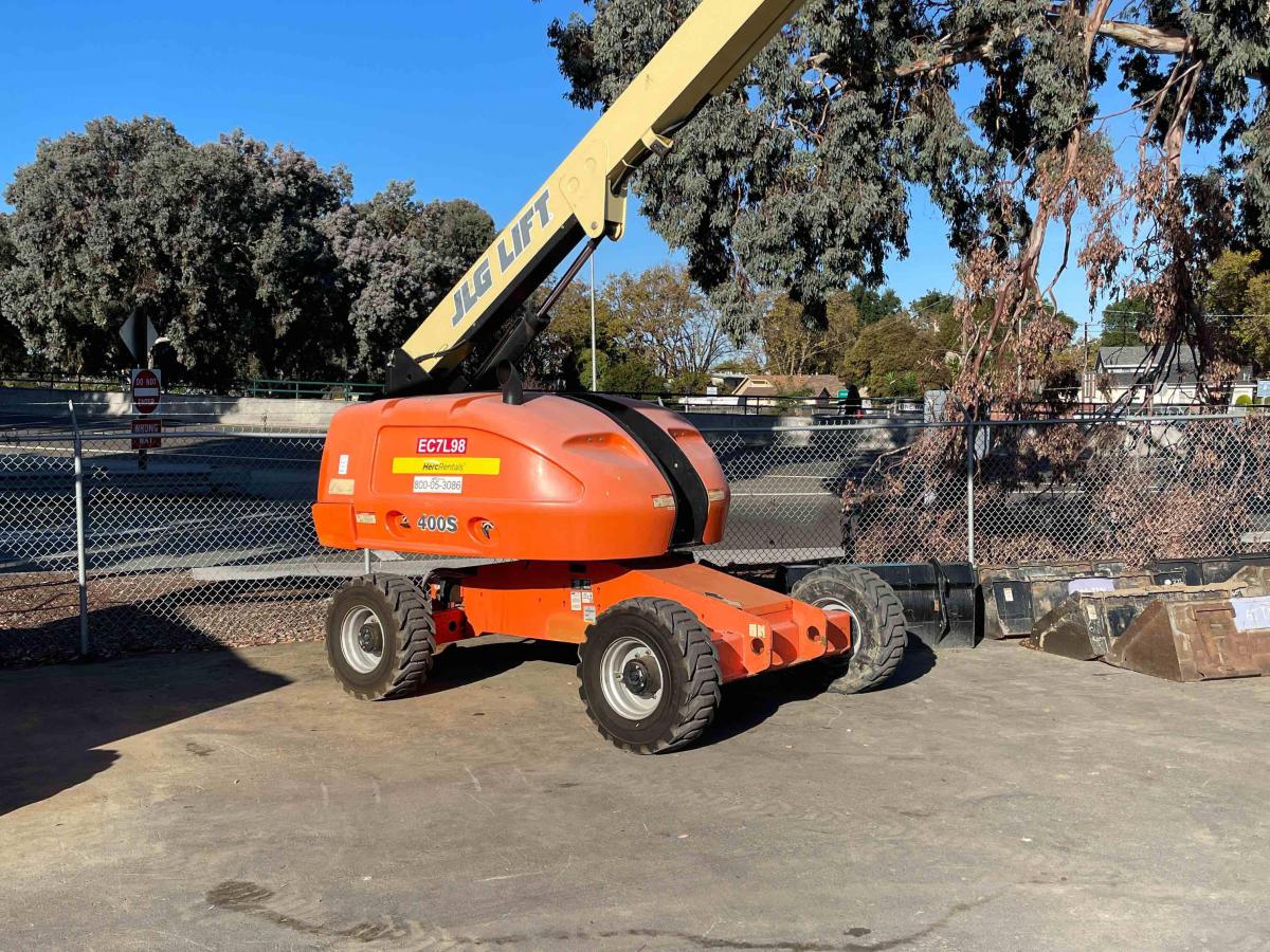 2015 JLG 400S