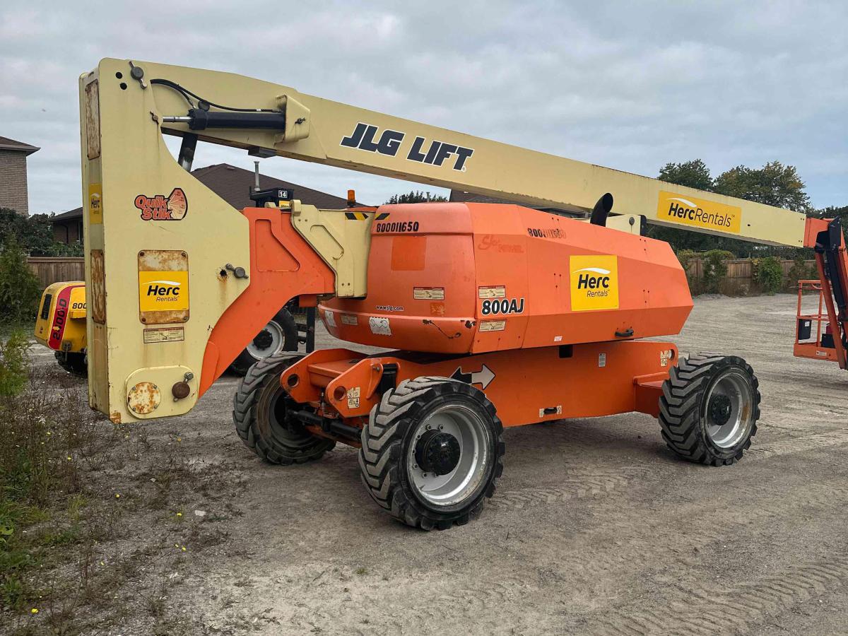 2014 JLG 800AJ