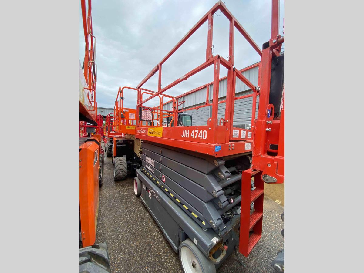 2017 Skyjack SJ4740