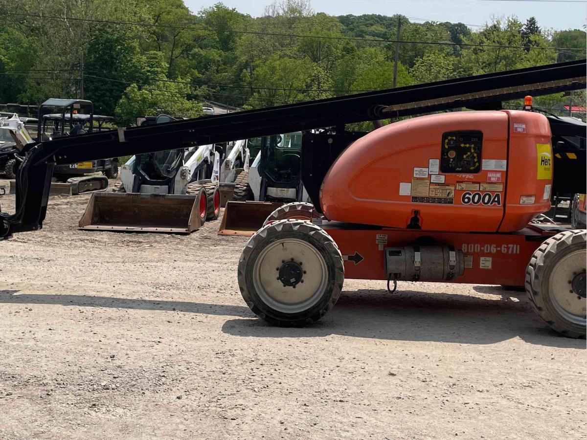 2015 JLG 600A-2