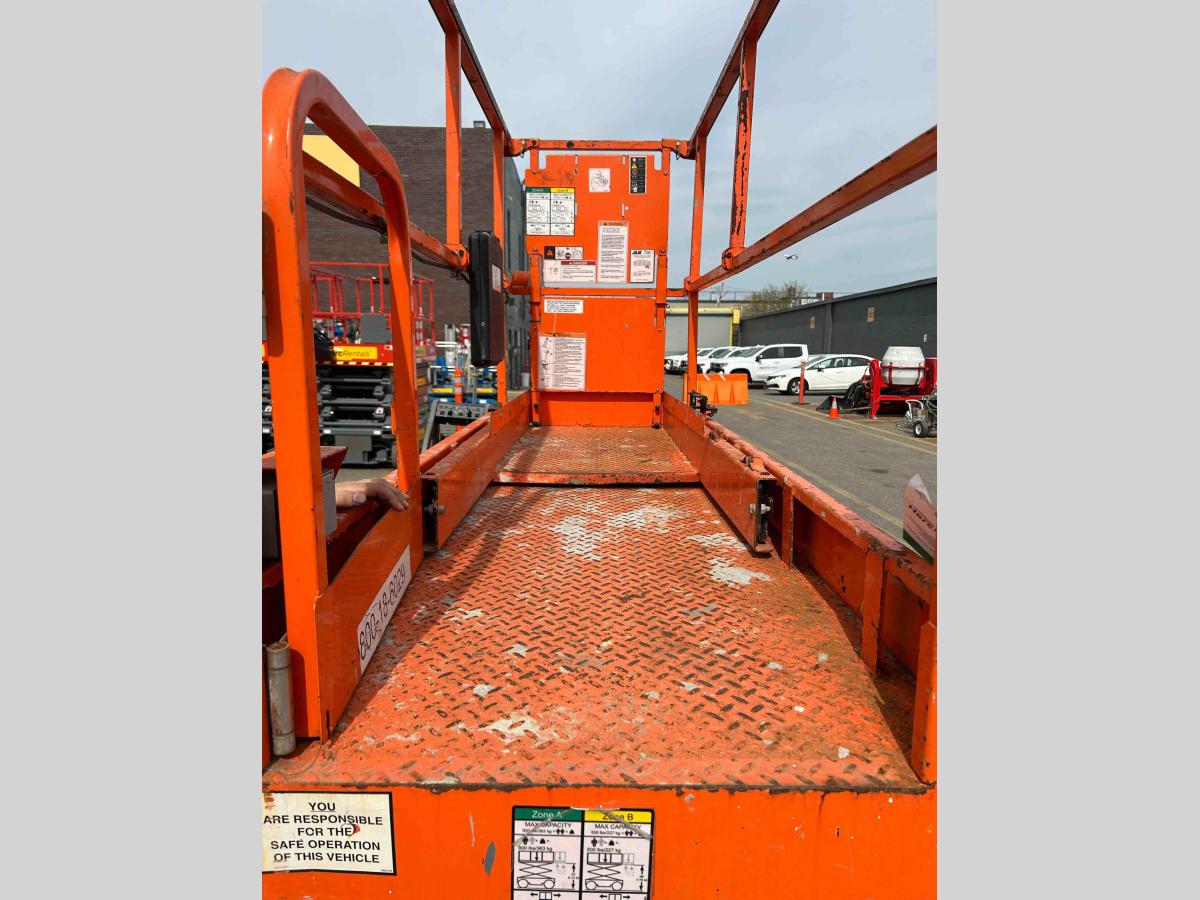 2017 JLG 2632ES