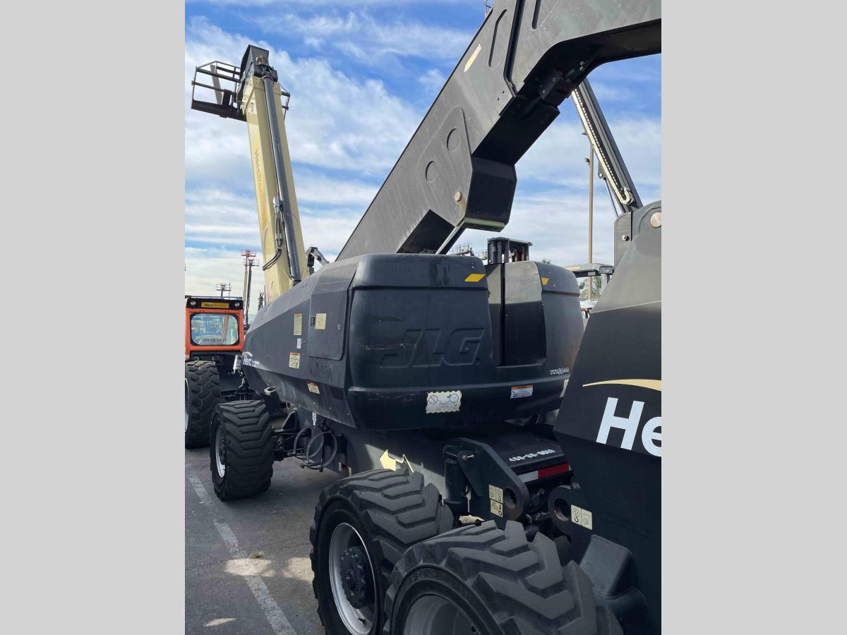 2012 JLG 800A