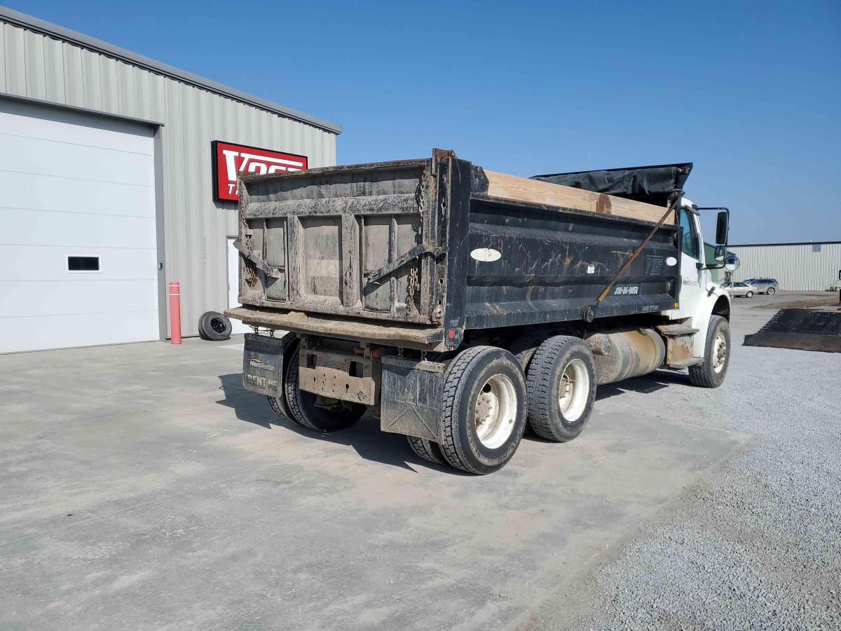2016 Freightliner M2106-3