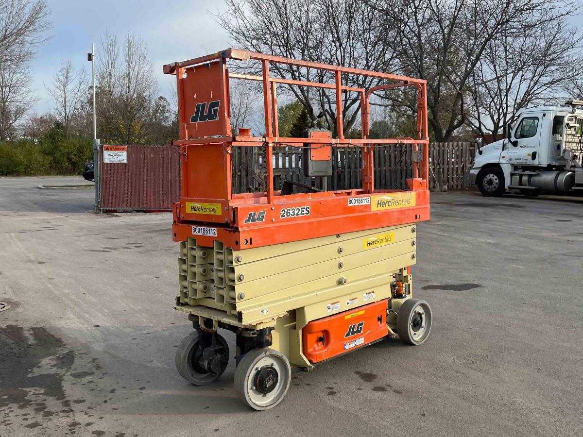 2017 JLG 2632ES