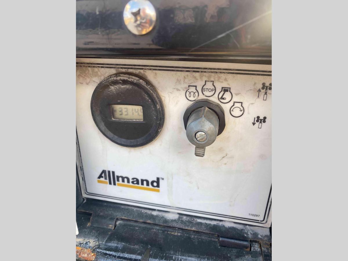 2019 Allmand Night-Lite V